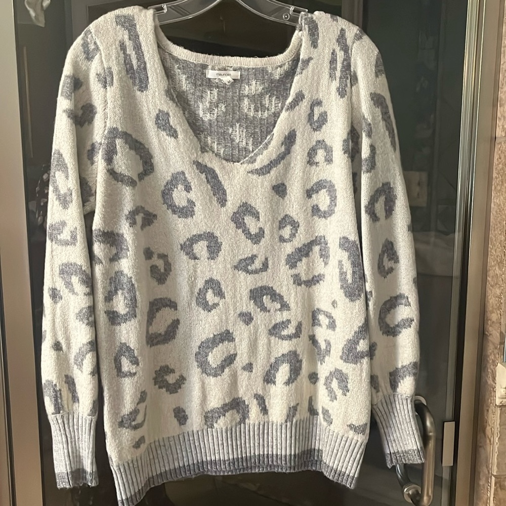 V-neck sweater in good condition